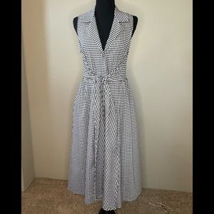 ***SOLD*****Donna Karen gingham dress w/ tie, buttons and pockets - size 6